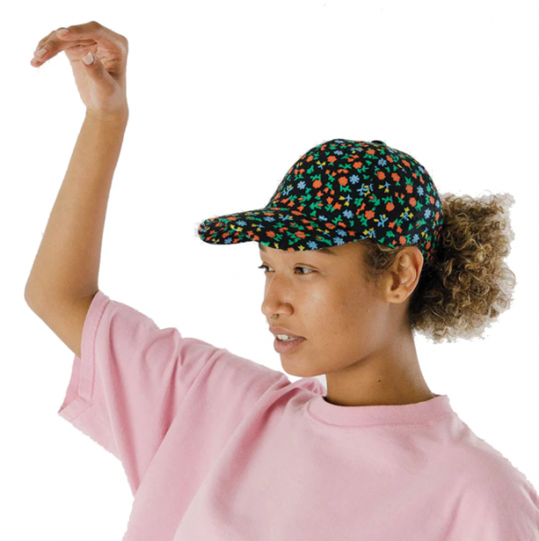 Topi Baseball dengan Pola Floral